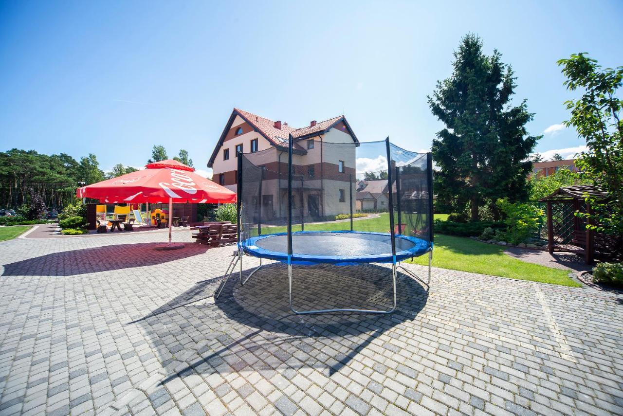 Dom Wypoczynkowy Rejs Łeba Exteriör bild